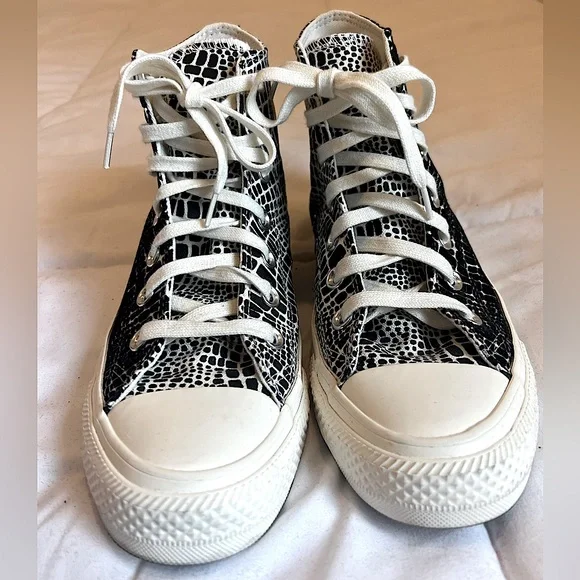 Digital Daze Chuck Taylor All Star - Picture 2 of 7